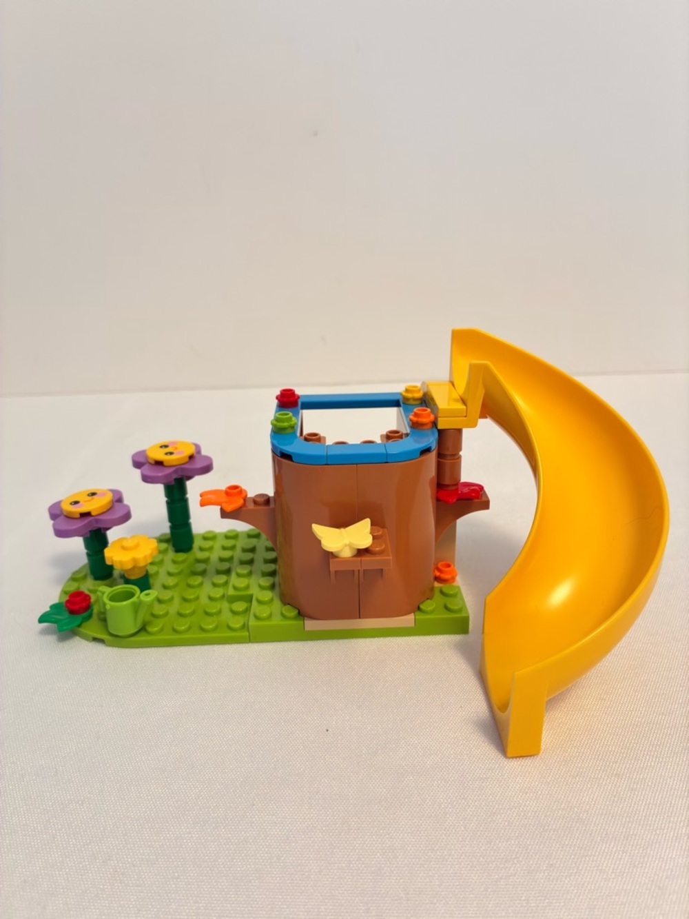 Lego Gabby's Dollhouse Kitty Fairy's Garden Party #10787 Retired - Picture 6 of 11